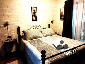 Отель Casa Roble Añejo Bed & Breakfast  Санта-Крус